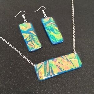 Stunning sparkly blue opalescent bar dangle earrings and silver necklace set new